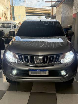 MITSUBISHI L200 TRITON 2.4 16V TURBO DIESEL SPORT GLS CD 4P 4X4 AUTOMÁTICO MITSUBISHI L200 TRITON 2.4 16V TURBO DIESEL SPORT GLS CD 4P 4X4 AUTOMÁTICO